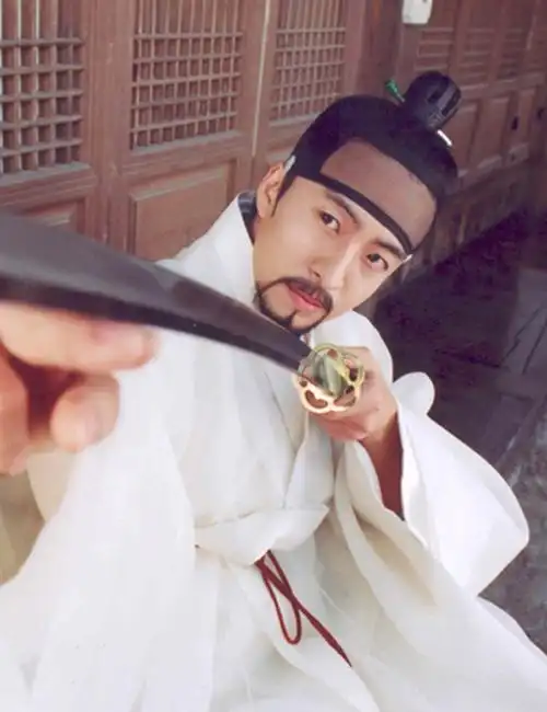 组图:韩国男星古装造型大比拼 你最钟意谁?