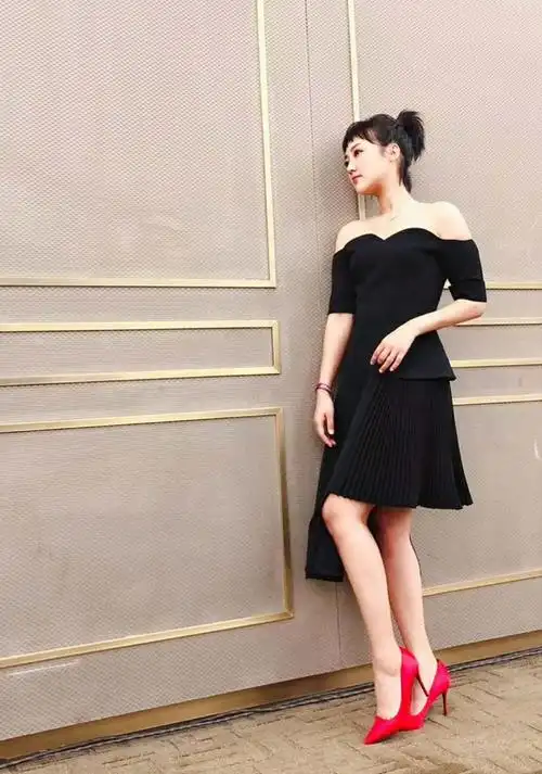 杜沁怡携新片亮相北京国际电影节 气质尽显