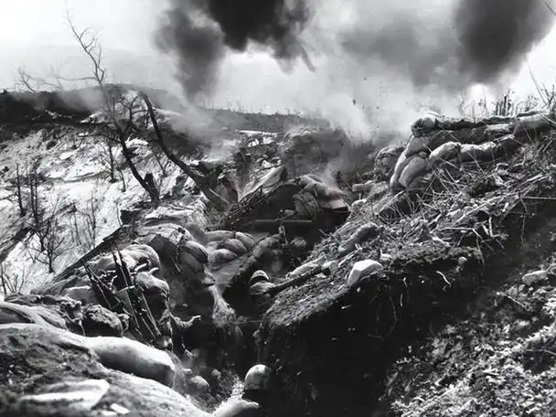 上甘岭战役遍地敌尸,为了活命8连4班做了个决定最终让全员生还