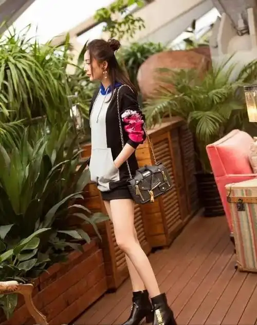 杨幂的腿精文化让人着迷美腿细长而优雅令人惊叹不已