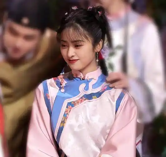 沈月无限超越班新造型好灵,浓眉大眼双眼皮,快去拍古装吧_玫瑰_爱慕