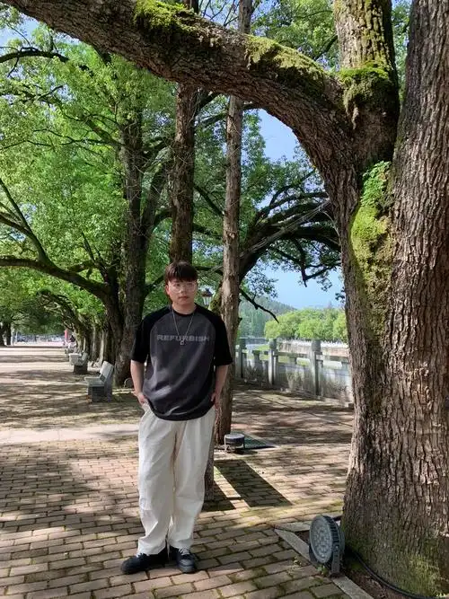 175cm160斤微胖男生夏天穿什么呢