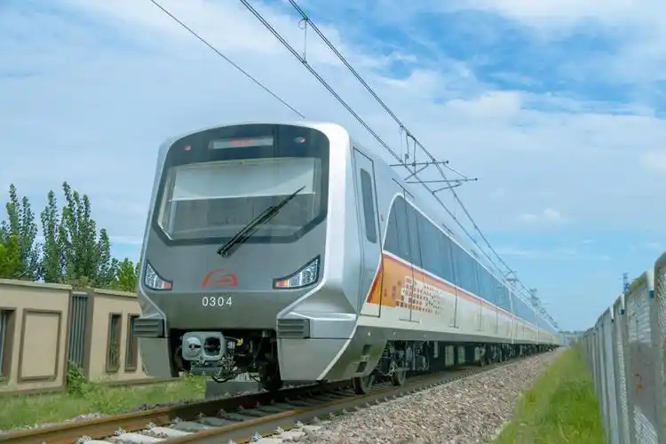 兴奋!市民拍到疑似郑州地铁四号线"真身"