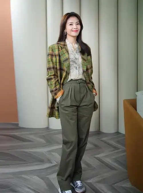 刘涛被质疑整容,样貌大变撞脸宋慧乔,医美过度完全认不出|时尚|西装