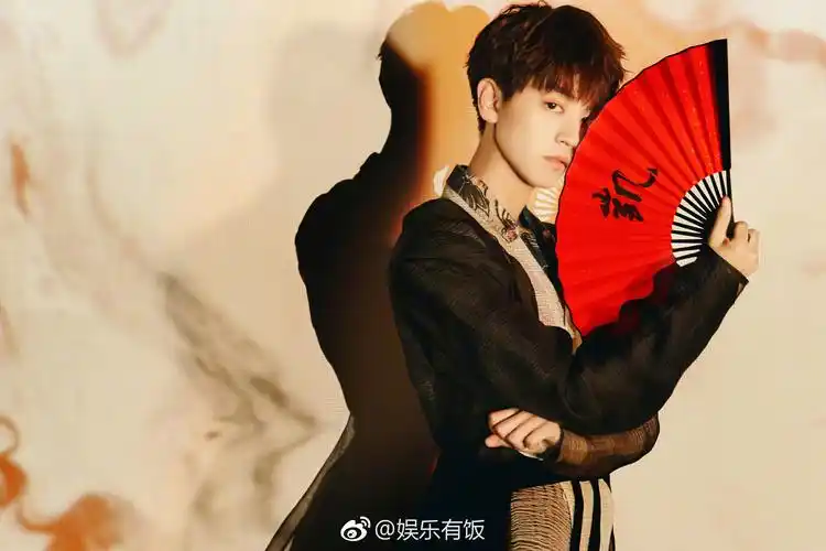tfboys-易烊千玺 曝光全新中国风写真,眉目如画利落挺拔,古风少年