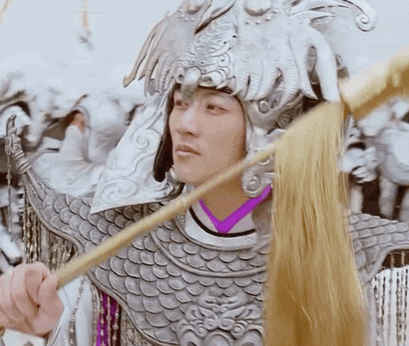 黑白无常吗 张柏芝脱掉了斗篷以后,谢霆锋