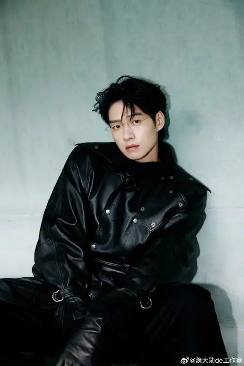 魏大勋禁欲系皮衣
