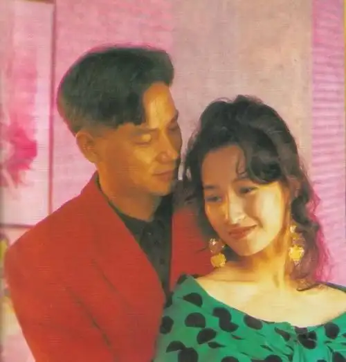 p>关咏荷(esther),1964年7月16日出生于中国香港,祖籍广东南海,中国