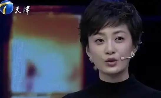 14岁上春晚改名4次都没红前男友花9亿娶到了李小冉