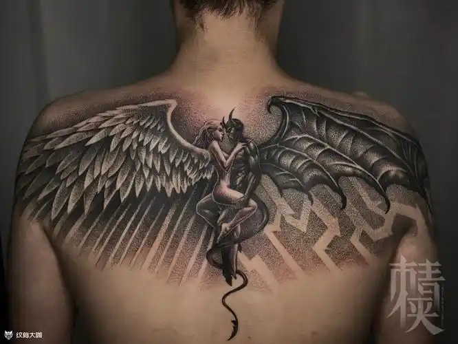 翅膀背部纹身图案大全 - 纹身大咖