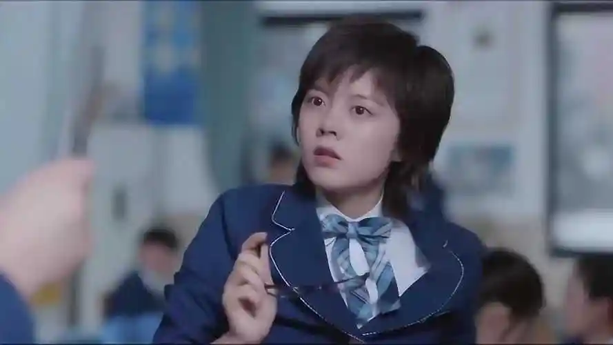 少年派02:林妙妙眼镜被同学弄坏,结果走在路上连人都看不清