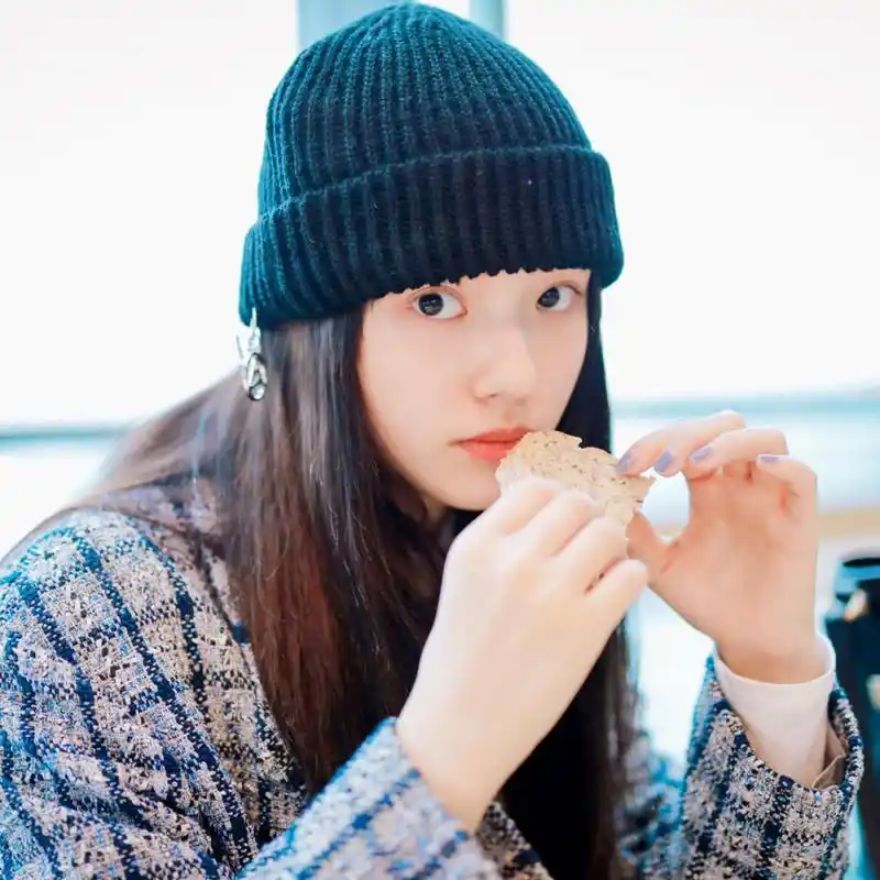 穿搭示范 林允机场私服穿搭分享 外套|香奈儿 chanel 包包|香奈儿