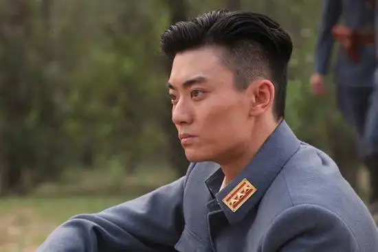 《义者无敌》陈月末首担正塑造另类英雄