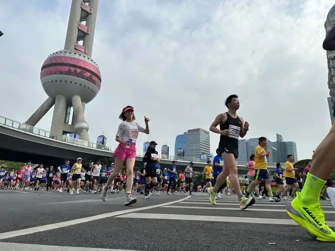 2023上海半程马拉松今晨开跑