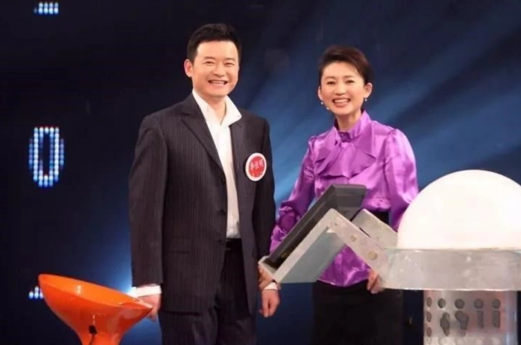 "央视一姐"王小丫:二婚嫁大13岁老公,52岁至今不生子