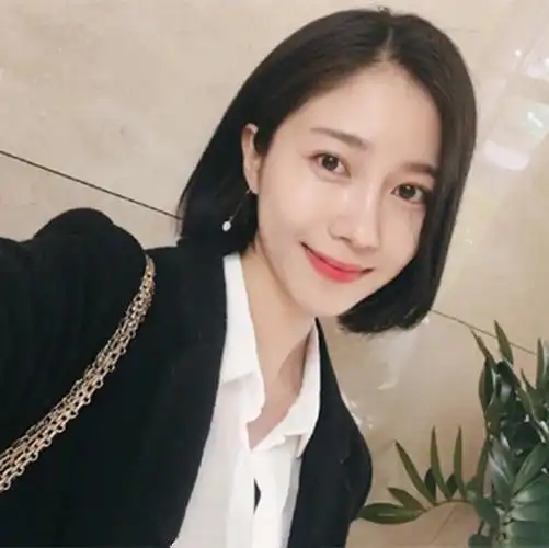 女生偏分短发发型