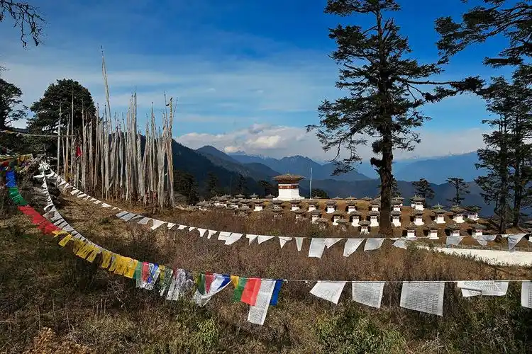 多雄拉山口的和平塔