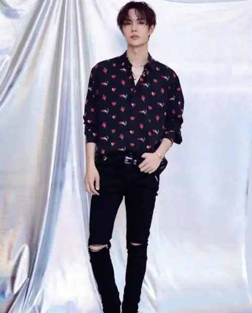 原创王一博有翡剧照公开古装扮相帅出新高肖战现在完全比不了