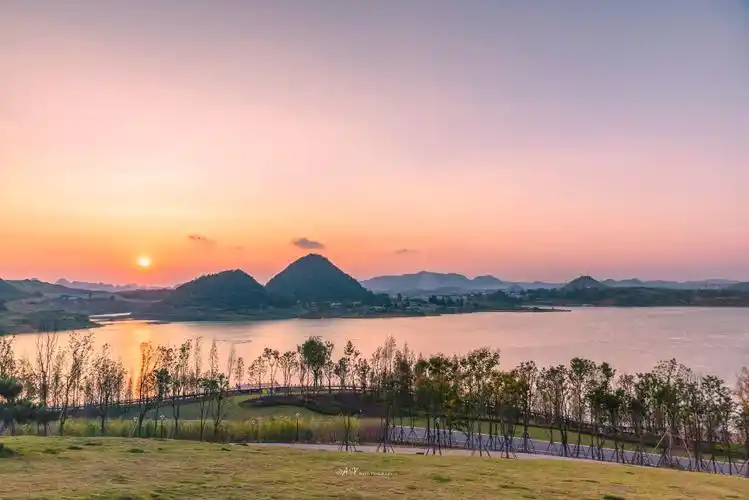 月亮湖(平坝-九月)