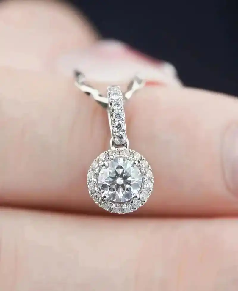 周生生全爱钻钻石挂坠.颈间高光95 理想型高级感钻石吊坠 美哭!