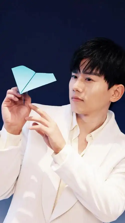 9月26日,@张杰在2023#微博音乐盛典#演唱歌曲《白鸽天鹅》并获得"年度