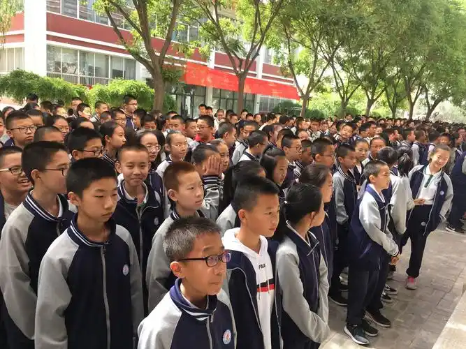 银川外国语实验学校地震,火灾,有害气体泄漏等灾害发生时紧急撤离教学