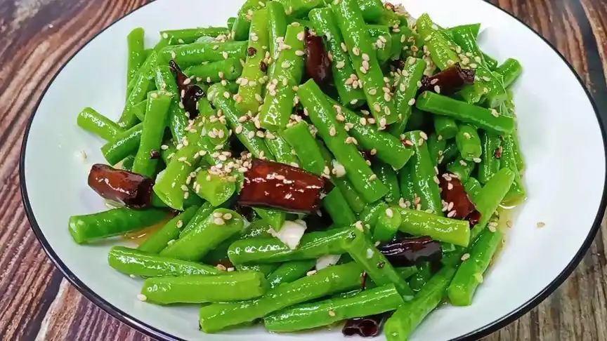 夜市大排档热门凉菜,凉拌长豆角,手把手教你做简单美味.