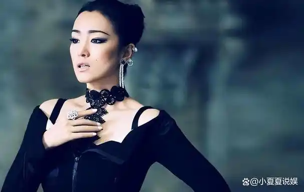 2018年,受到李安导演的邀请,巩俐以评委身份出席了台湾金马奖颁奖典礼