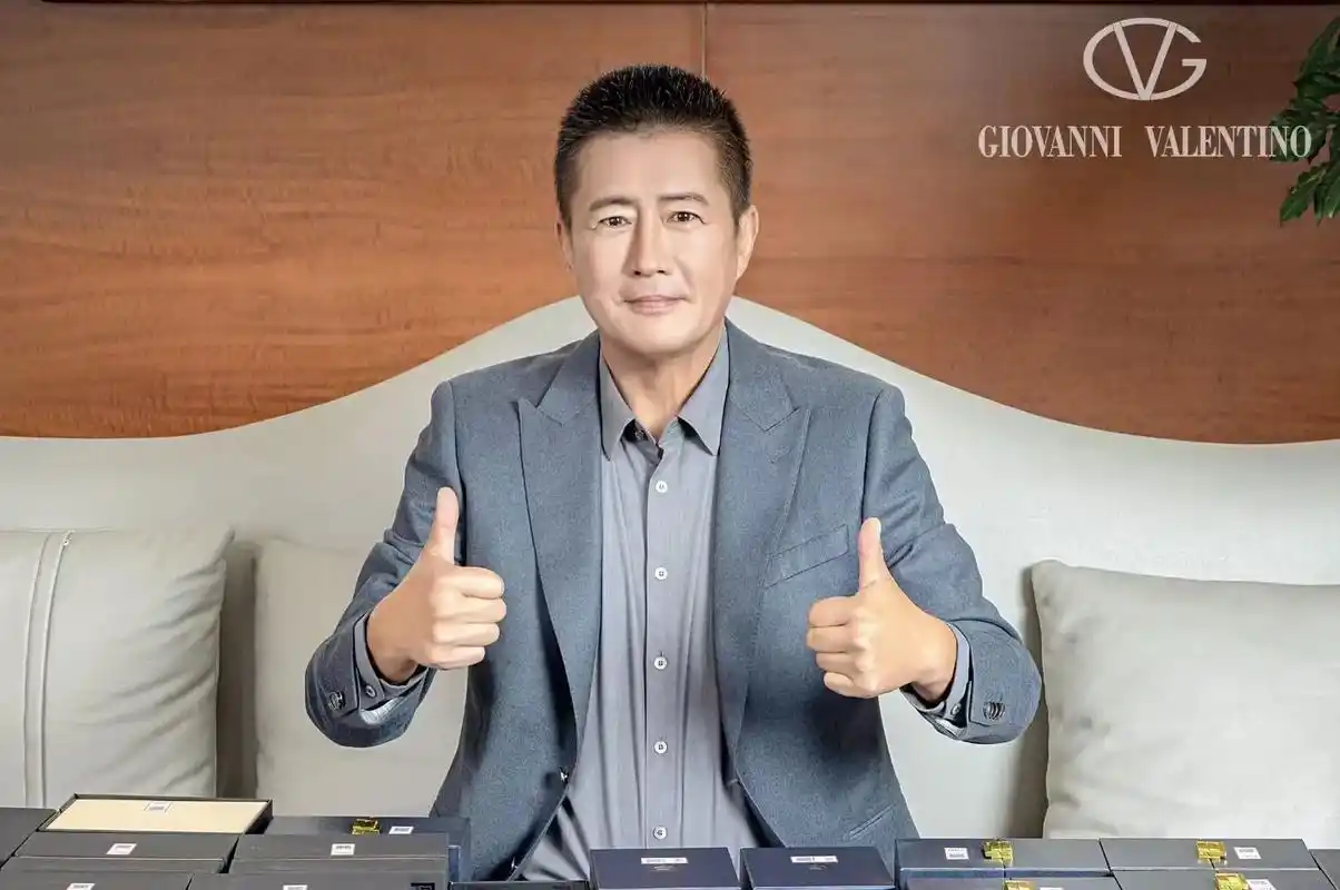 #v星绅 🌟演员高曙光身穿giovanni valenti - 抖音