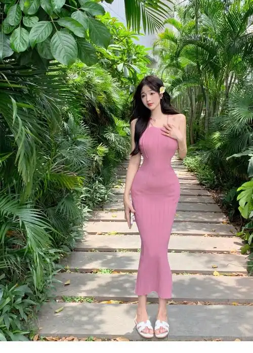 同款纯欲辣妹风后妈裙性感修身针织挂脖吊带裙高腰开叉包臀打底连衣裙