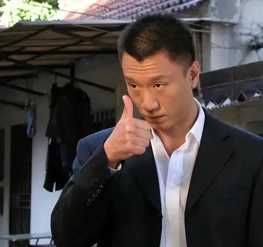 想当年,孙红雷在电视剧《征服》中,凭借着黑帮老大刘华强一战成名.