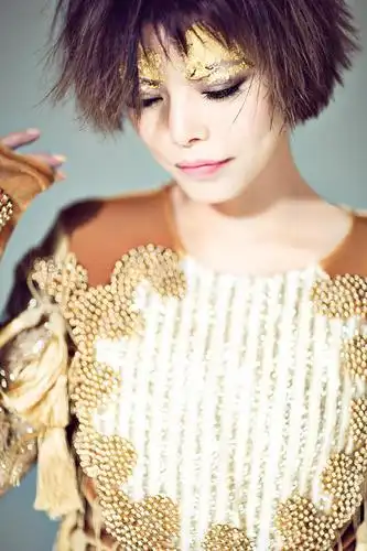 慕容晓晓百变转身 多种风格演绎得心应手