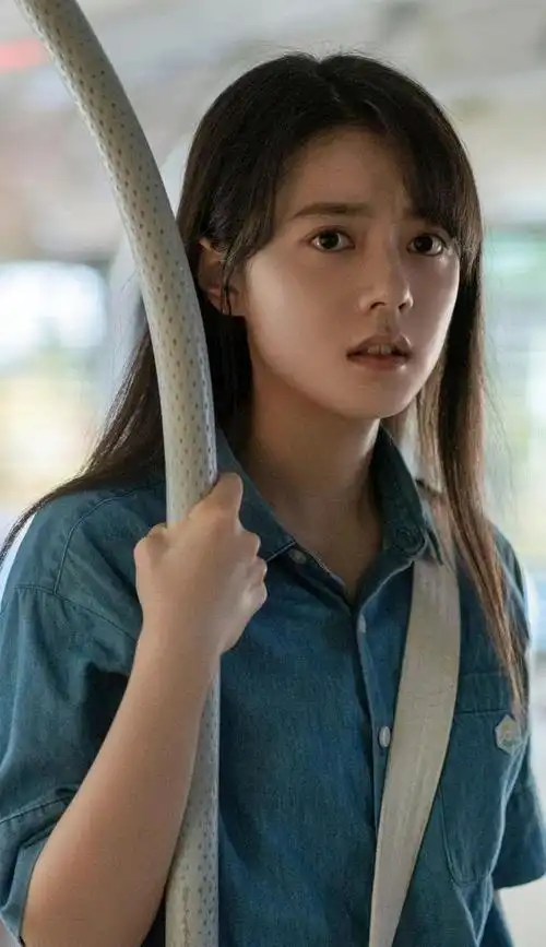 00后小花来抢饭碗了,各有特色青春洋溢,后浪将被拍到沙滩上?