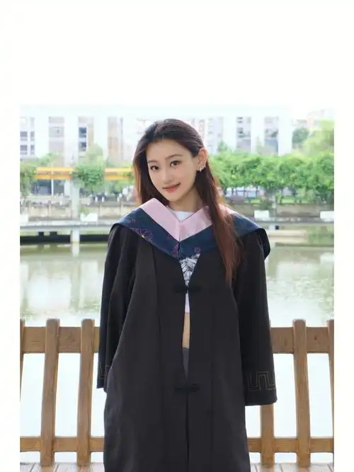 学士服也可以穿裤子!