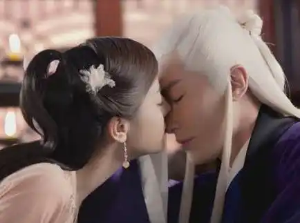 迪丽热巴6年拍戏17部,吻戏达3位数?