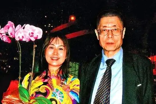 41岁嫁进豪门,44岁为81岁"富豪老公"生下女儿,如今还想要生二胎