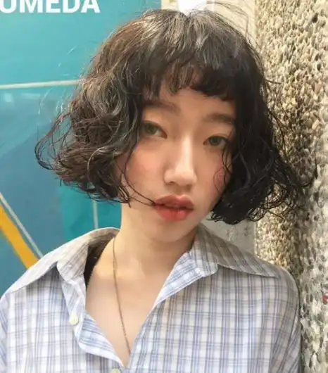 短发羊毛卷发型图片演绎时髦复古范