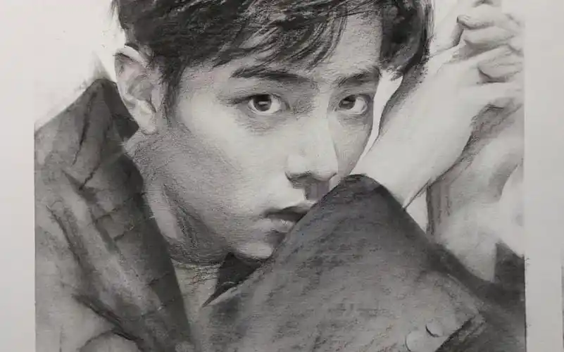 用木炭条和橡皮画肖战素描头像联考校考素描高分套路