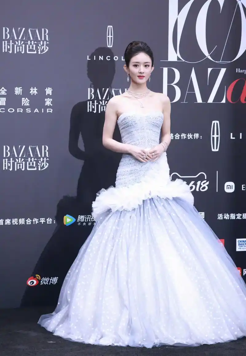 顶流女明星芭莎红毯"比美",无美颜无滤镜生图直出,谁丑谁尴尬