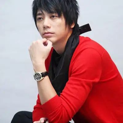 信乐团主唱阿信于2007年3月20日正式宣告单飞,艾回唱片以千万元台币的