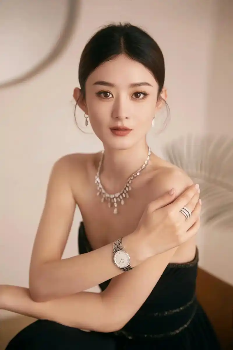 浪琴表优雅形象大使 赵丽颖 佩戴嘉岚系列钻石女表,亮相第28 - 抖音