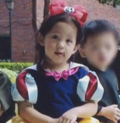 女星童年大公开赵露思网红脸欧阳娜娜软萌杨紫太普通