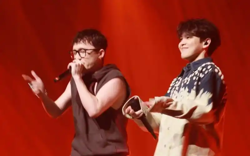 尤长靖&那吾克热再现神级舞台《飘向北方》