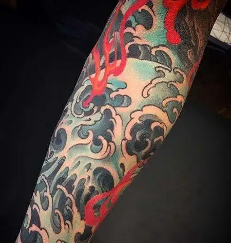 新传统小臂海浪纹身图案