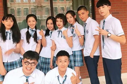 少年派邓小琪颜值担当不被认可换上私服的她才是真校花