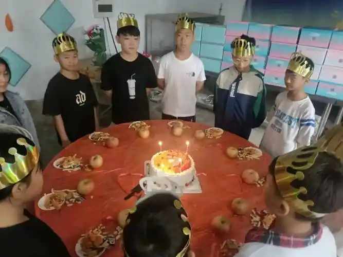 【幸福中原外国语】第328,329,330期学生集体生日留念