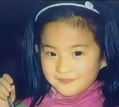 刘亦菲童年照曝光!从小美到大!