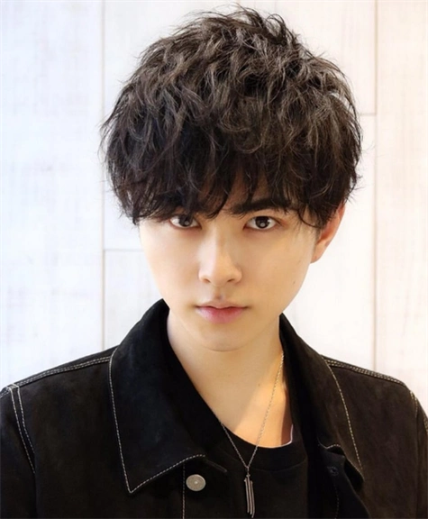 日系空气烫纹理烫 细软少发量发质烫发_男生烫发 - 美发站