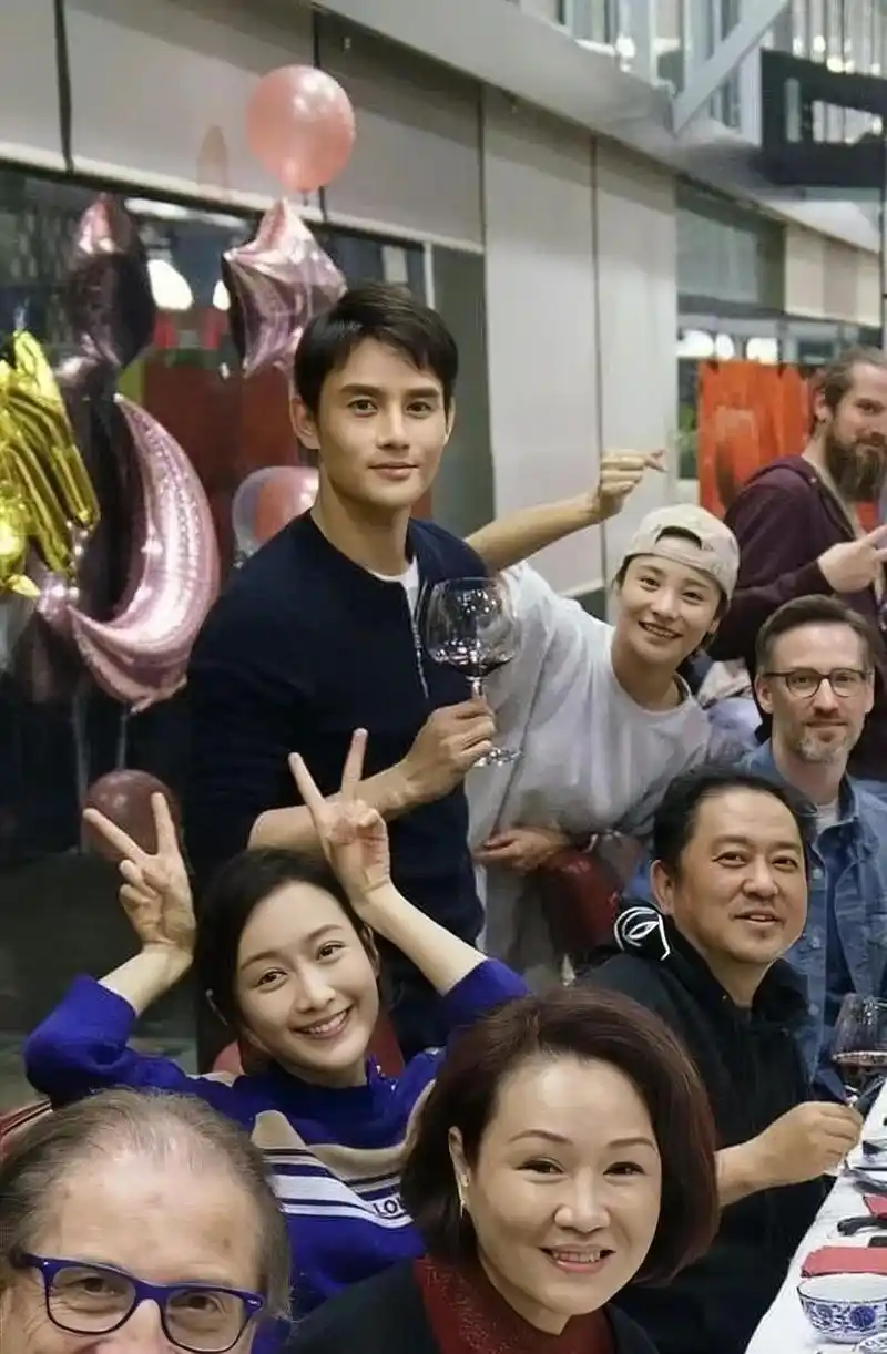 42岁王凯的现状:无子无女,父亲已经去世,有一个妹妹