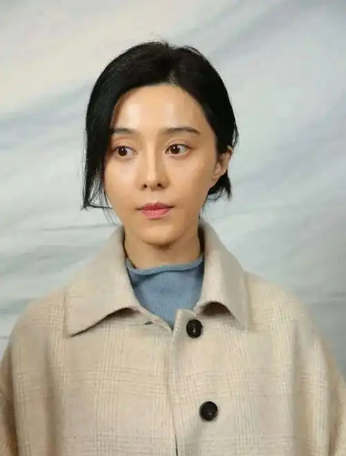 范冰冰电影《她杀》再曝定妆照 素颜出镜打扮朴素